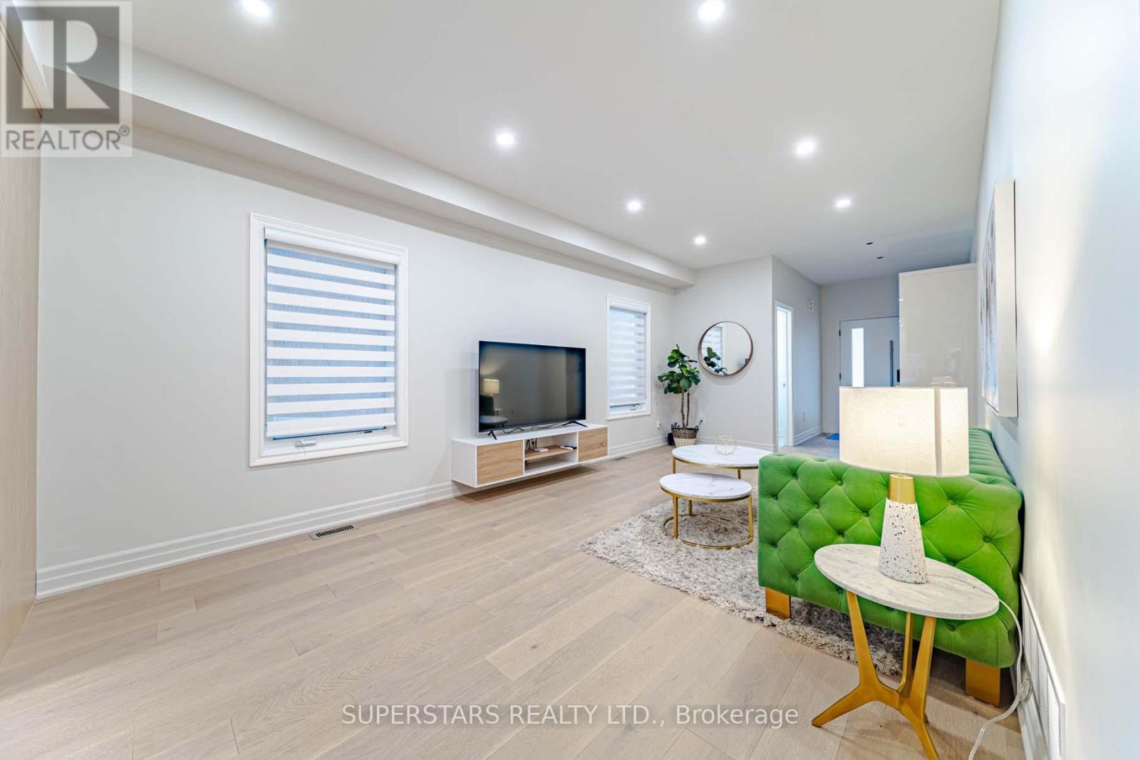 9 Neeley Road, Markham, Ontario  L6E 0B2 - Photo 4 - N12133974