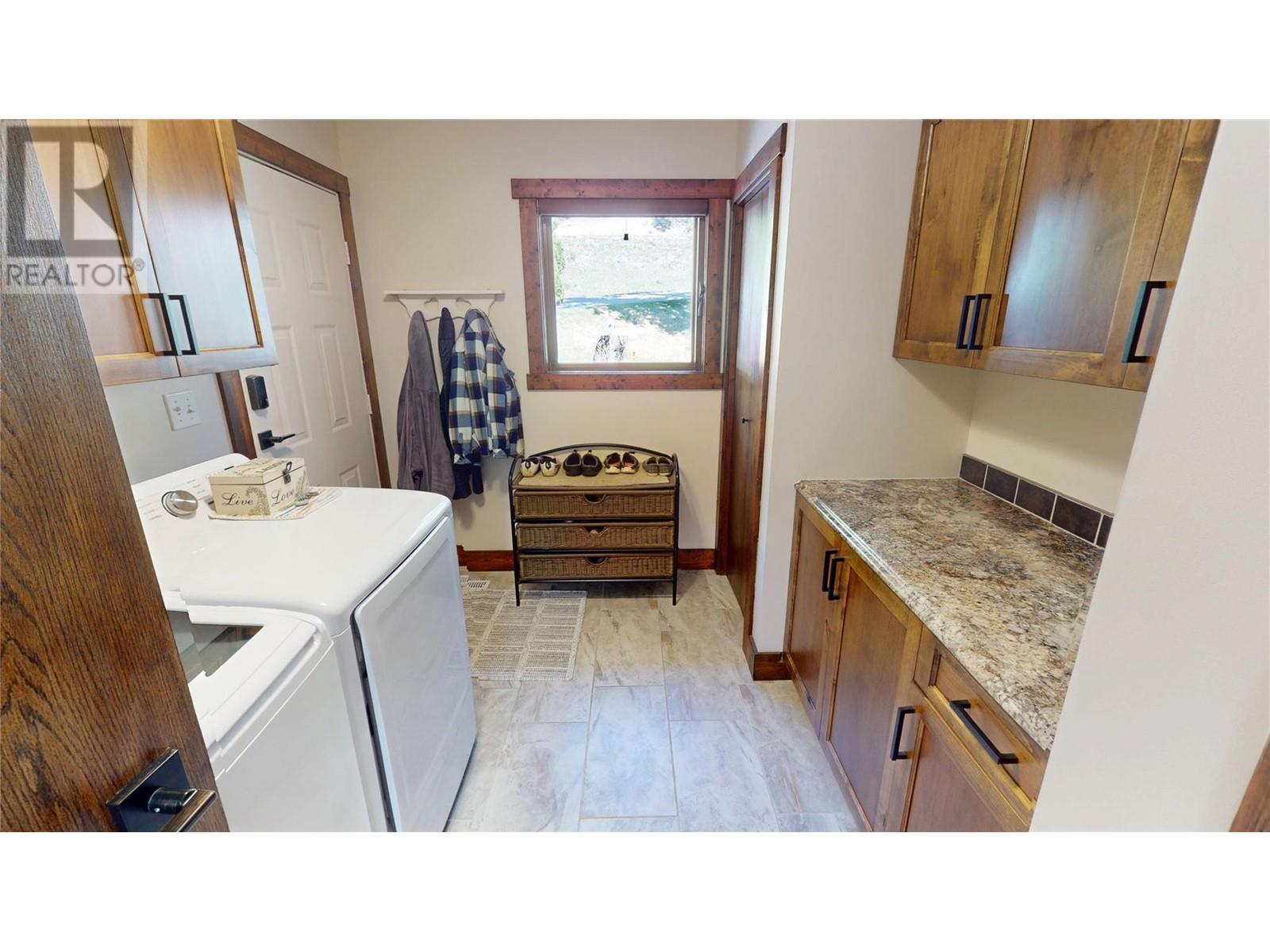 8380 Richardson Crescent, Canal Flats, British Columbia  V0B 1B0 - Photo 12 - 10346587