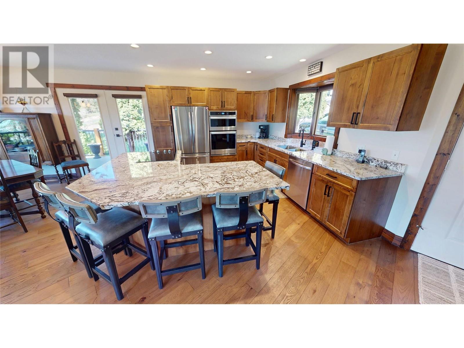 8380 Richardson Crescent, Canal Flats, British Columbia  V0B 1B0 - Photo 5 - 10346587