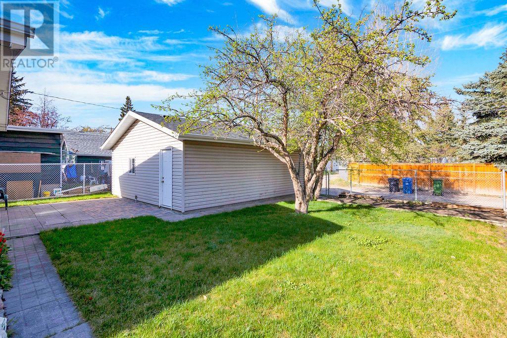 Property at 6512 34 Street SW image 5