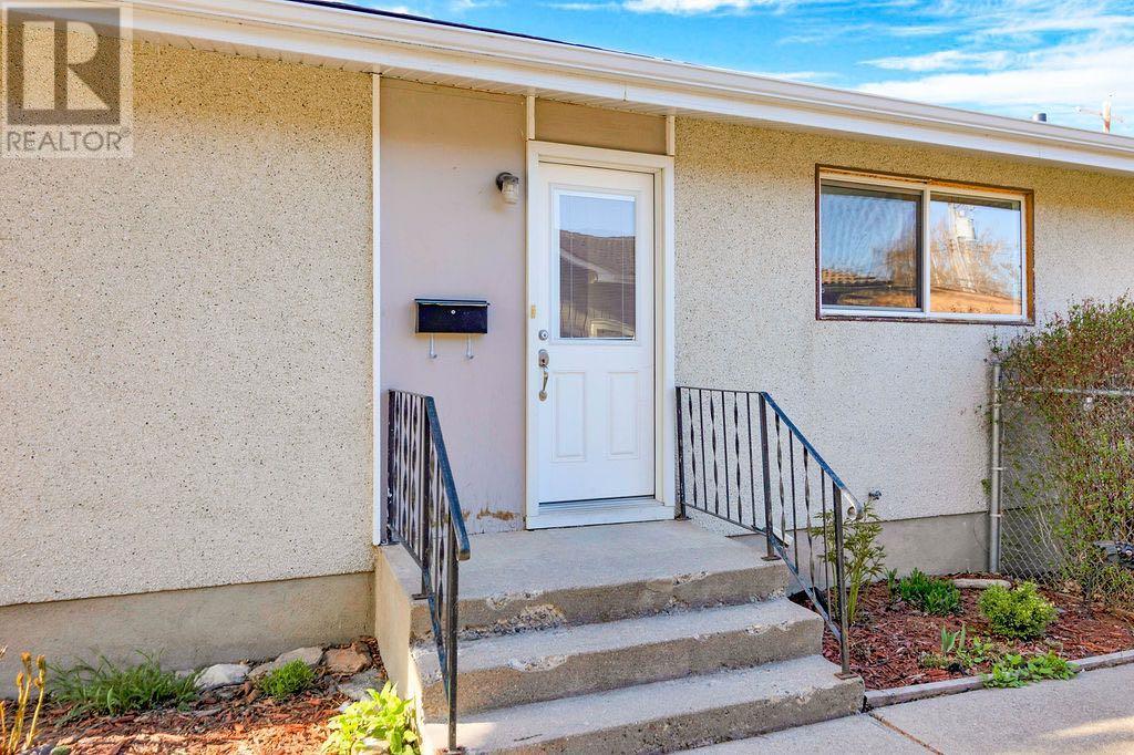 Property at 6512 34 Street SW image 4