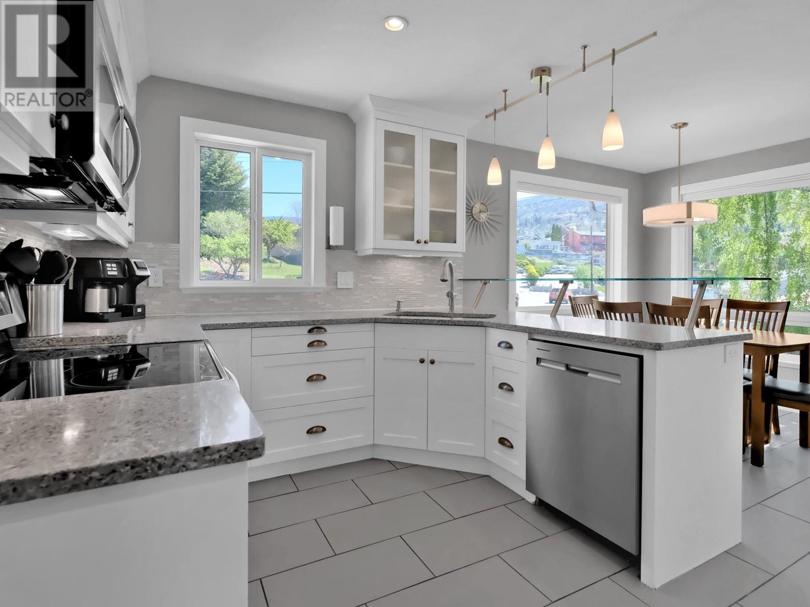 Property at 118 CRAIG Drive image 3