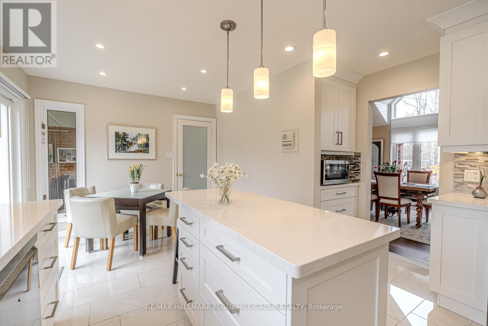 10 Trillium Trail, Oro-Medonte, Ontario  L0K 1E0 - Photo 4 - S12133873