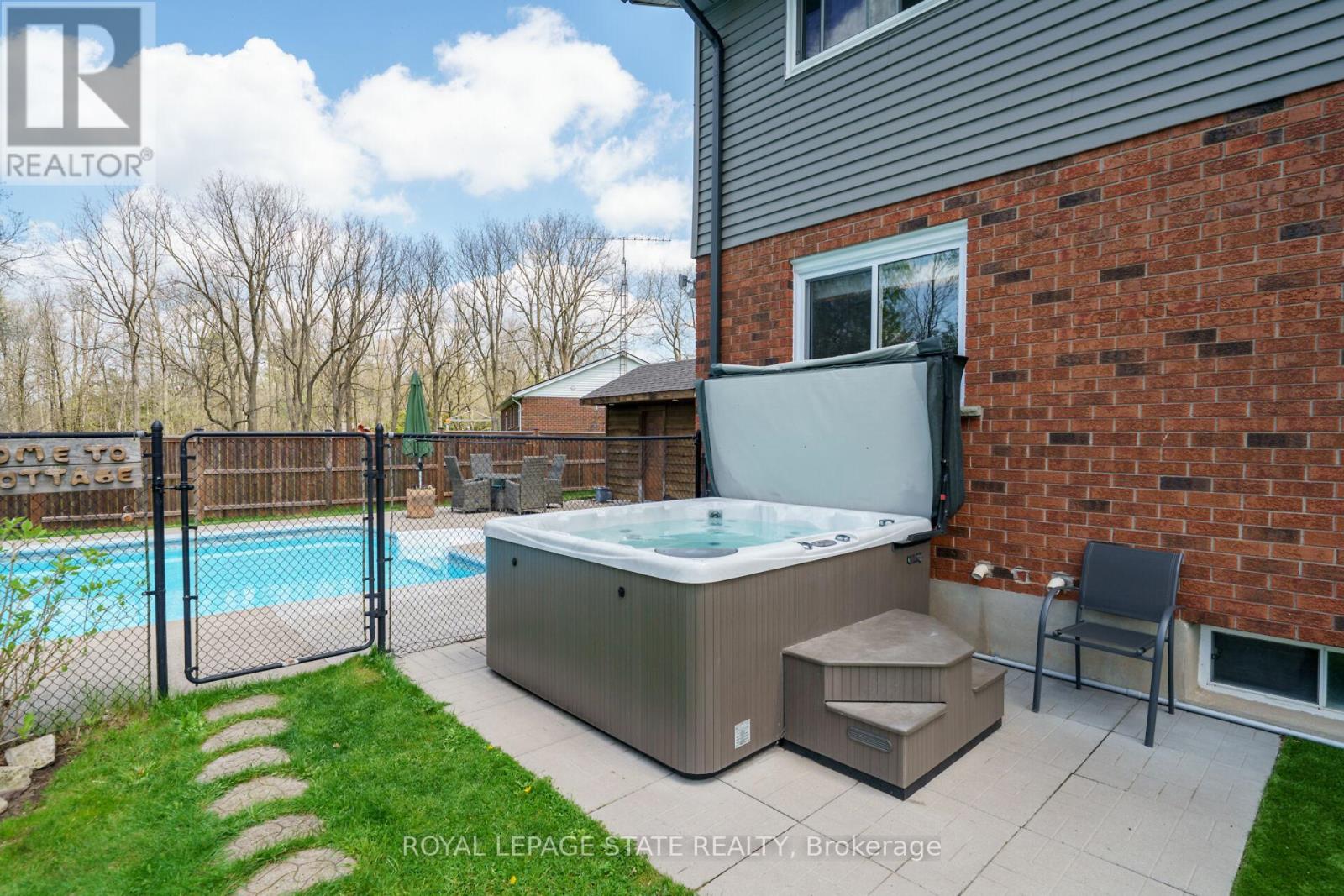 21 Hughson Street, North Dumfries, Ontario  N0B 1L0 - Photo 34 - X12133704