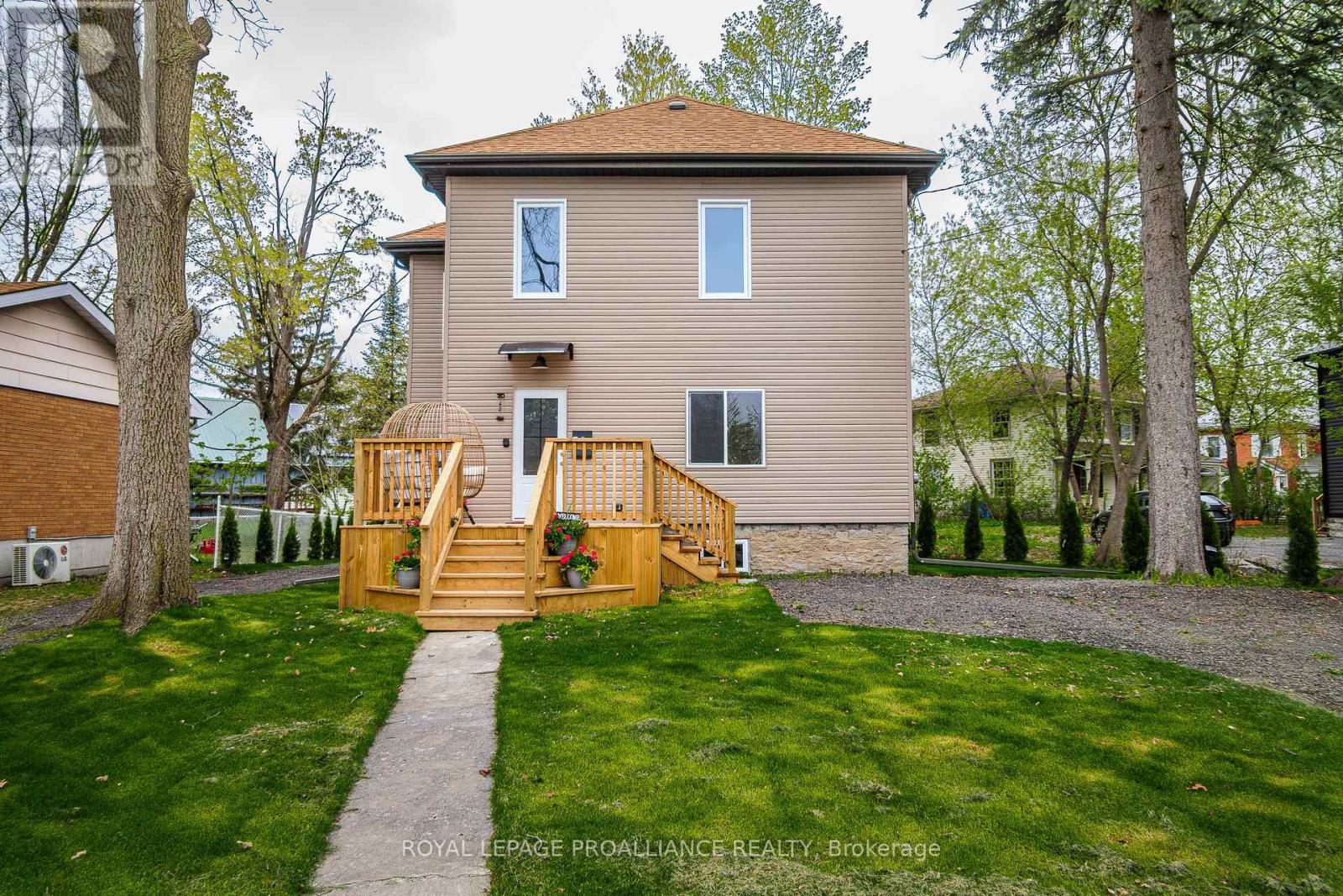 42 Highland Avenue, Belleville, Ontario  K8P 3R1 - Photo 1 - X12134214