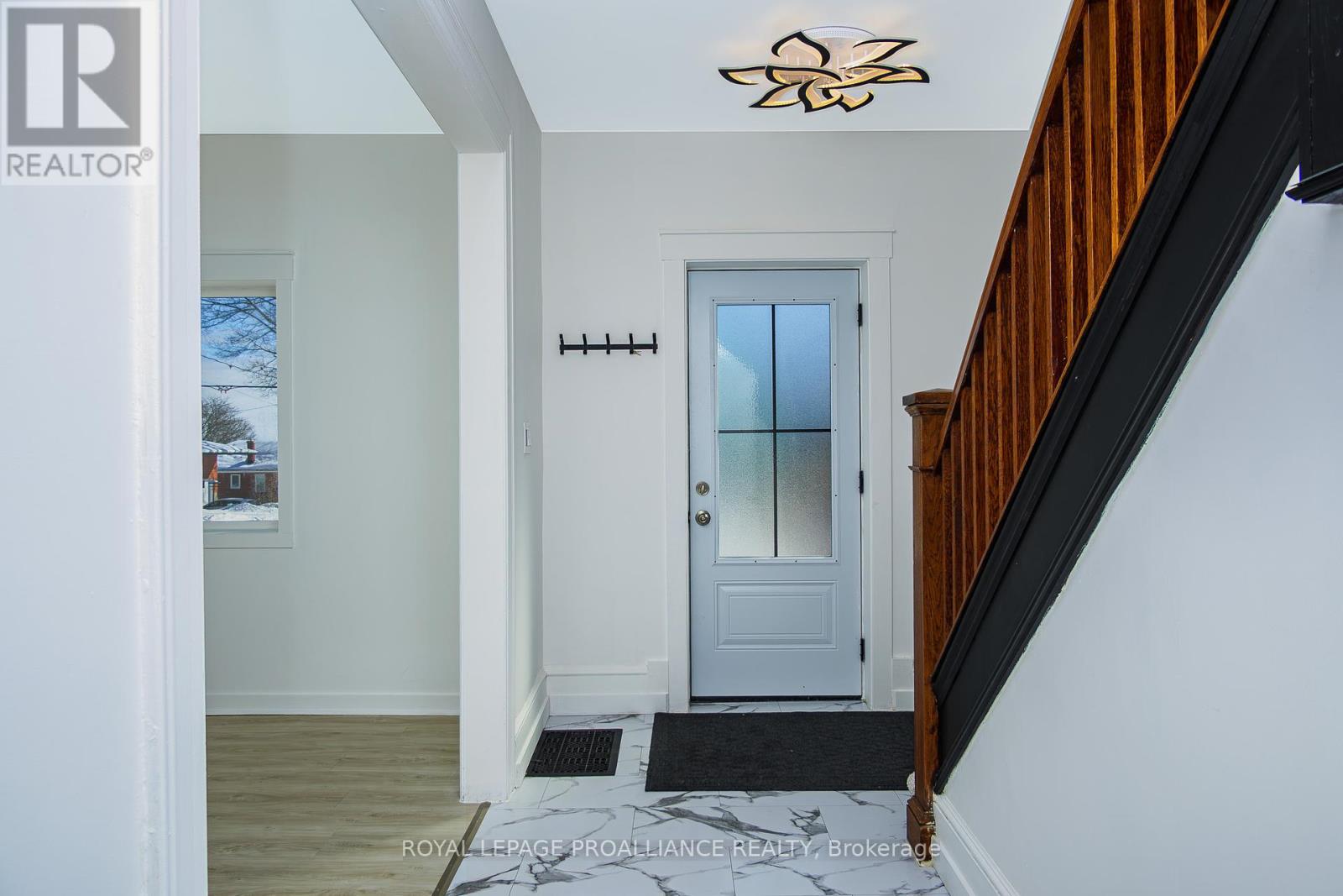 42 Highland Avenue, Belleville, Ontario  K8P 3R1 - Photo 11 - X12134214