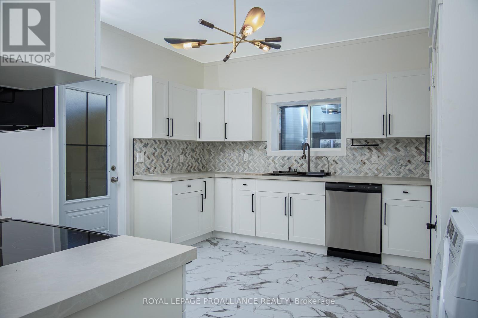 42 Highland Avenue, Belleville, Ontario  K8P 3R1 - Photo 17 - X12134214