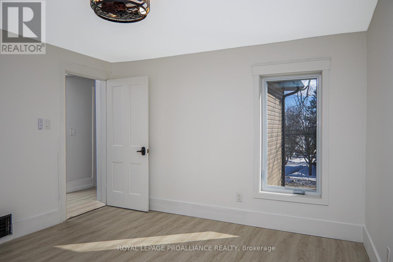 42 Highland Avenue, Belleville, Ontario  K8P 3R1 - Photo 29 - X12134214