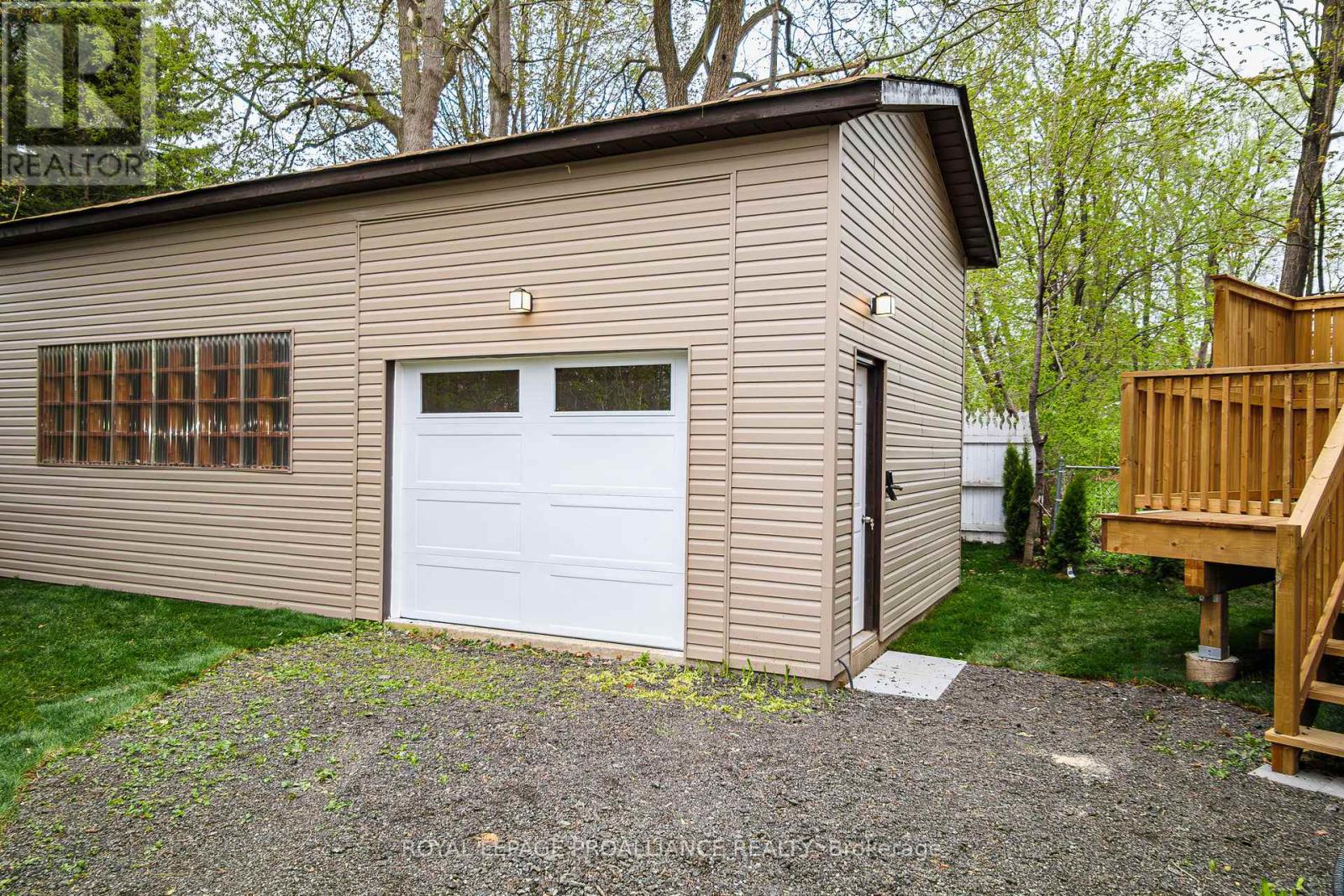 42 Highland Avenue, Belleville, Ontario  K8P 3R1 - Photo 33 - X12134214