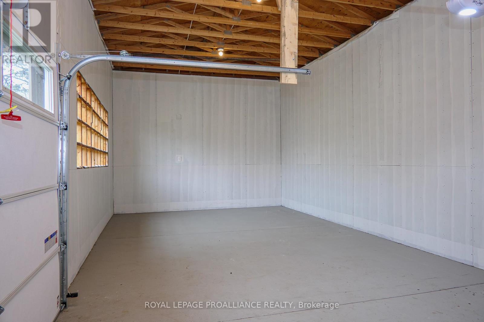 42 Highland Avenue, Belleville, Ontario  K8P 3R1 - Photo 34 - X12134214