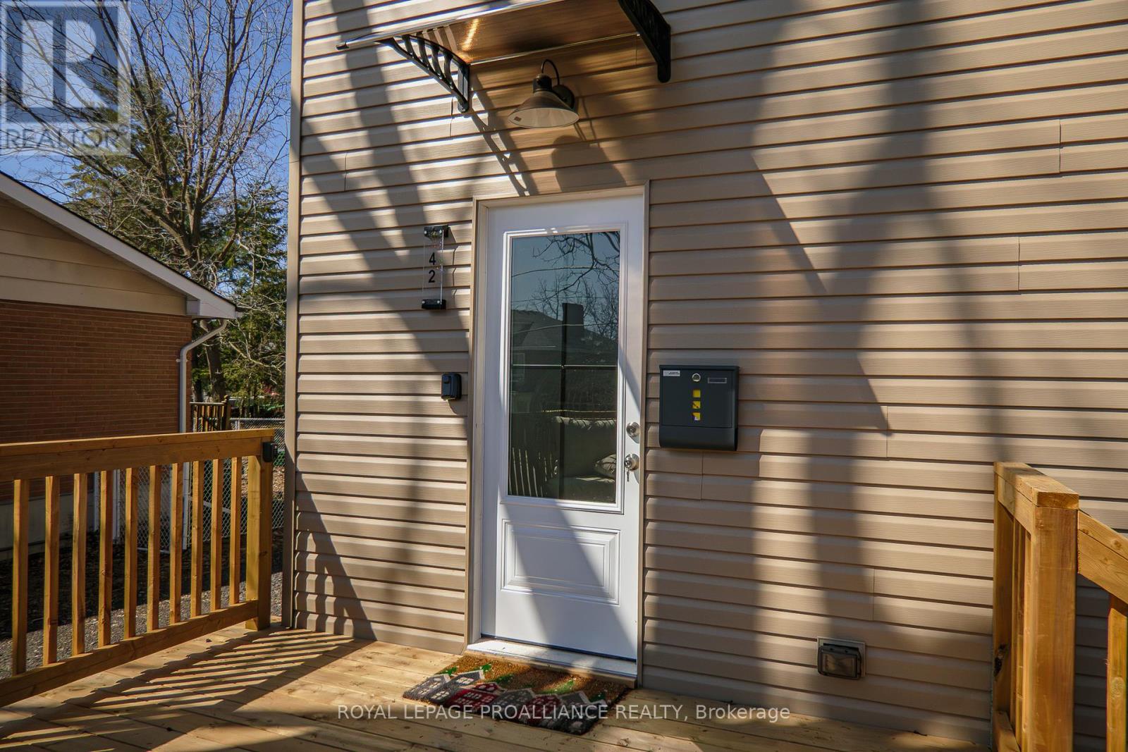 42 Highland Avenue, Belleville, Ontario  K8P 3R1 - Photo 4 - X12134214