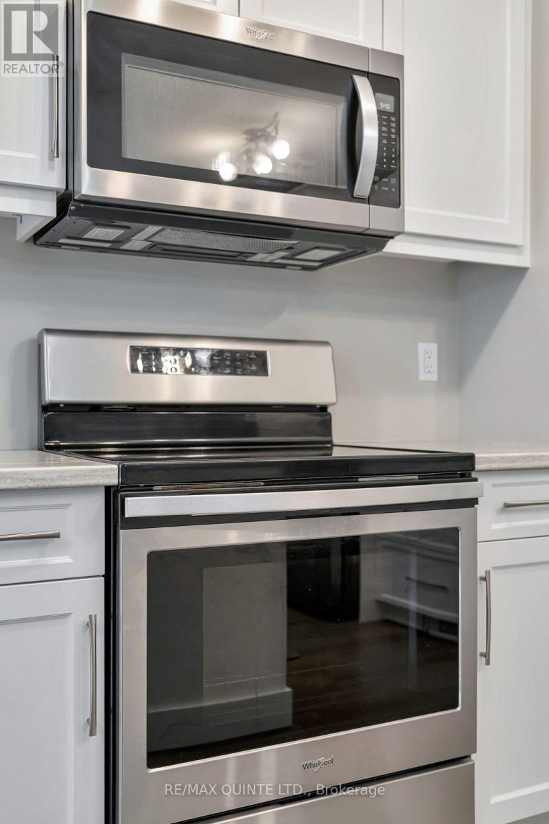 49 Sandhu Crescent, Belleville, Ontario  K8P 0G7 - Photo 12 - X12134266
