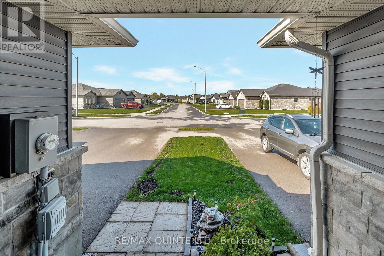 49 Sandhu Crescent, Belleville, Ontario  K8P 0G7 - Photo 3 - X12134266