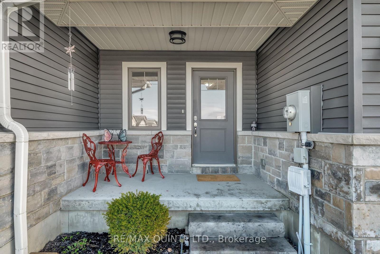 49 Sandhu Crescent, Belleville, Ontario  K8P 0G7 - Photo 4 - X12134266