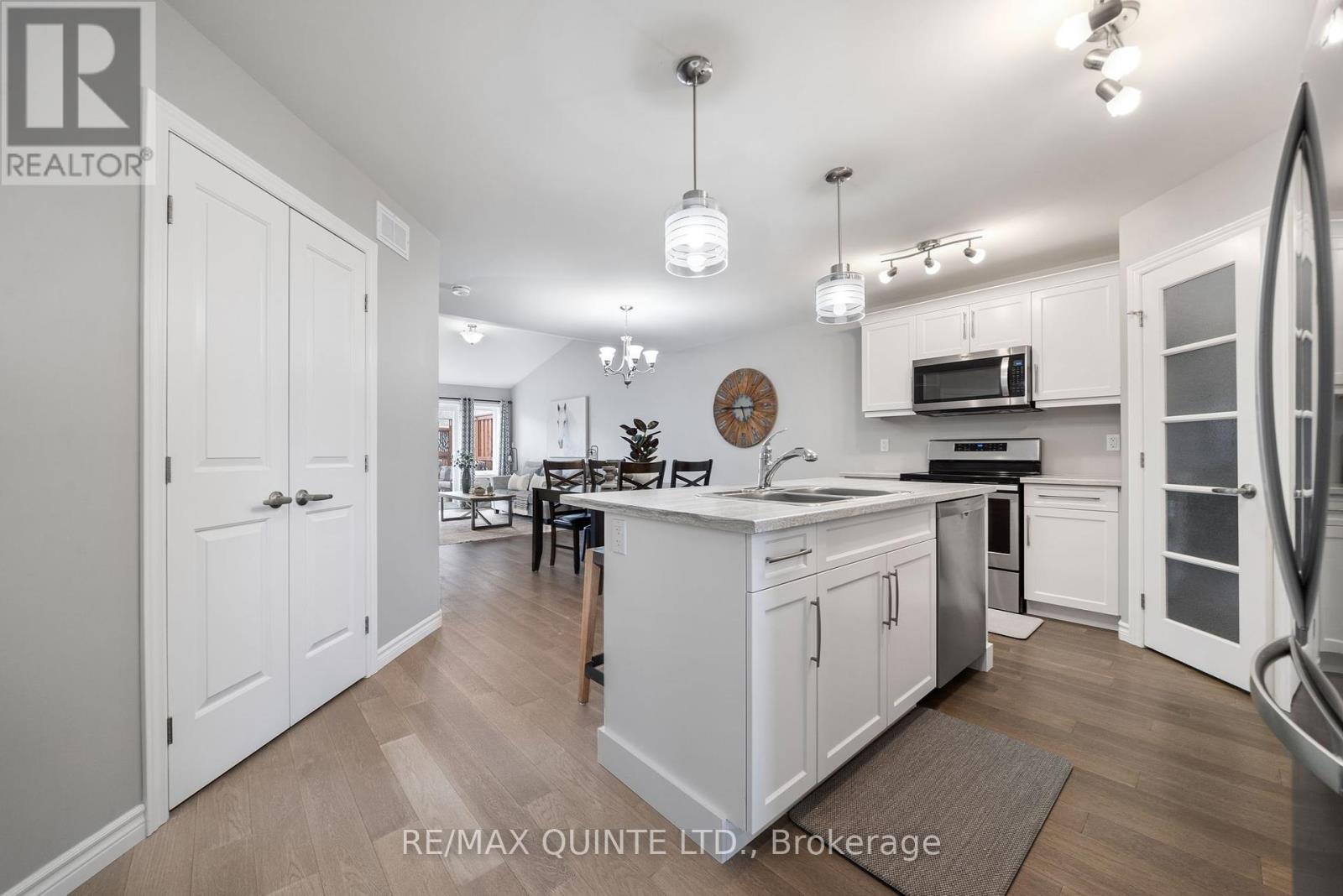 49 Sandhu Crescent, Belleville, Ontario  K8P 0G7 - Photo 8 - X12134266
