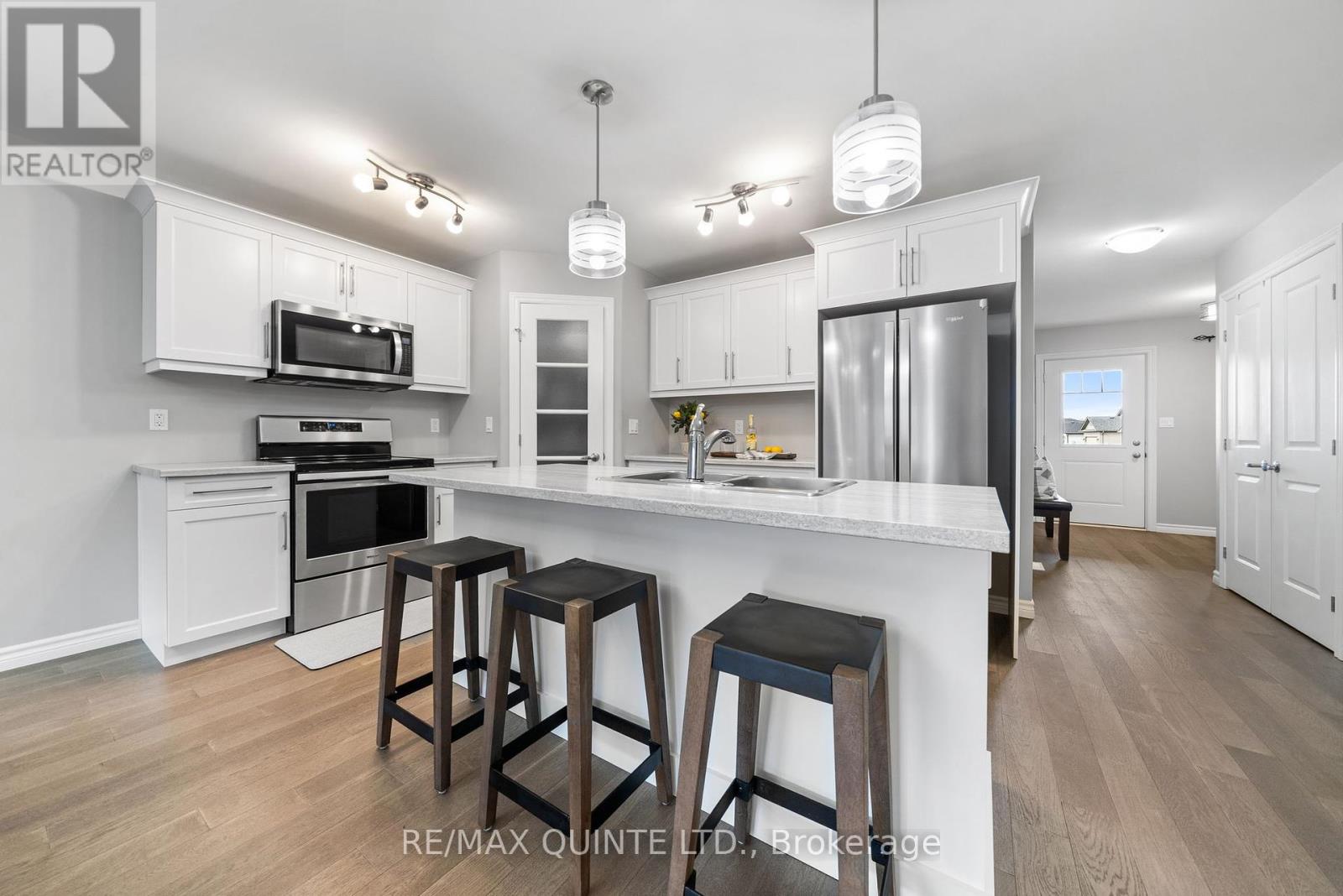 49 Sandhu Crescent, Belleville, Ontario  K8P 0G7 - Photo 9 - X12134266