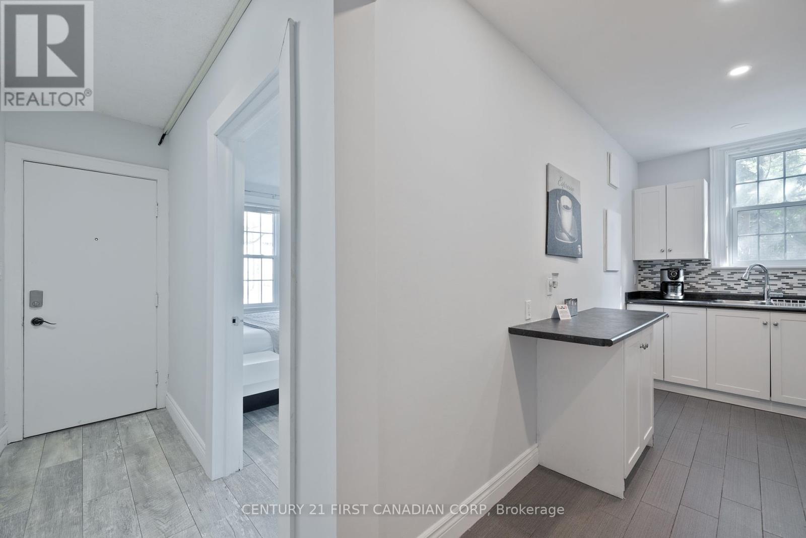 389 Dufferin Avenue, London East, Ontario  N6B 1Z5 - Photo 8 - X12134179