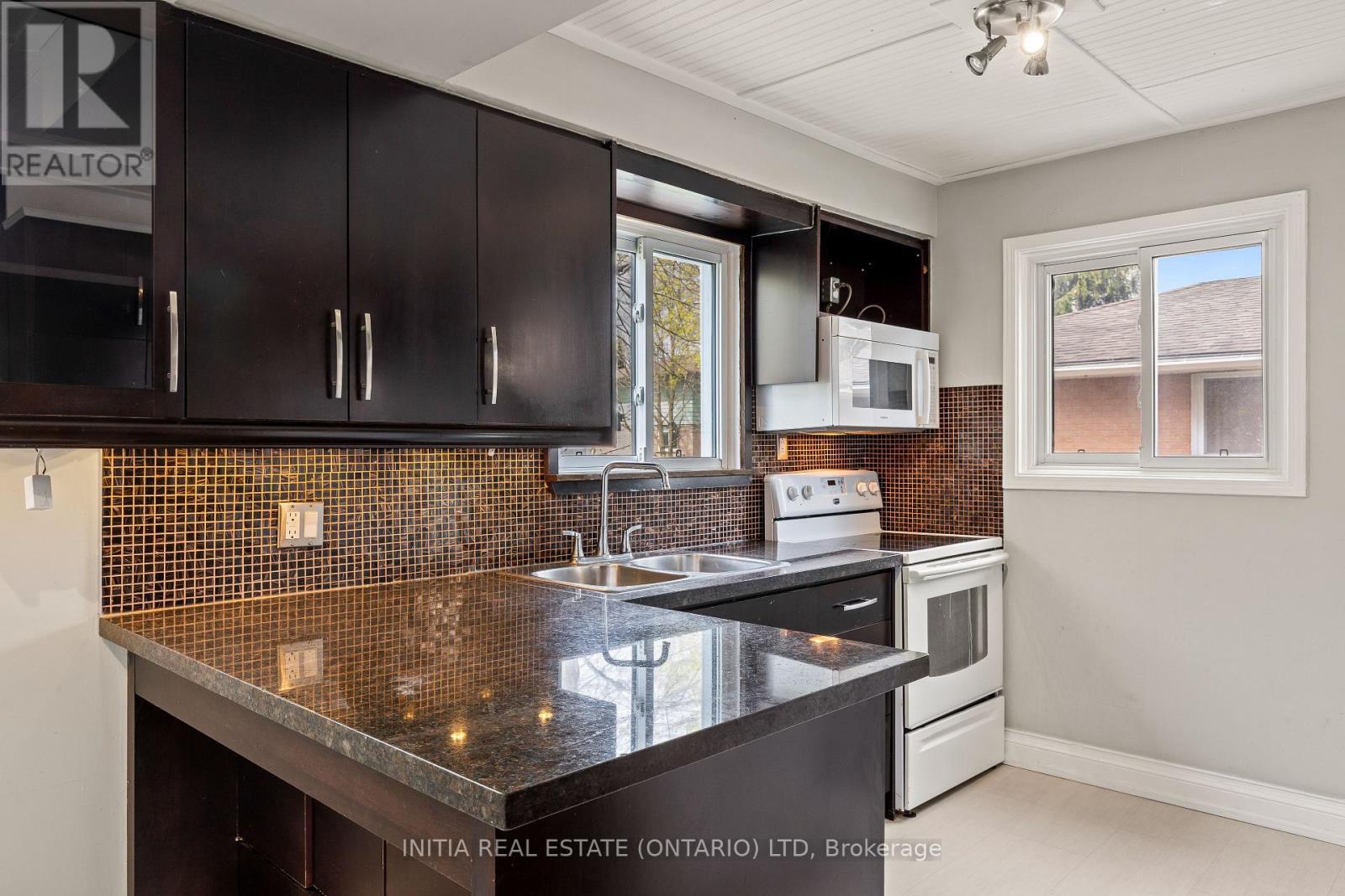 222 Elgin Crescent, Stratford, Ontario  N5A 3Z5 - Photo 10 - X12134301