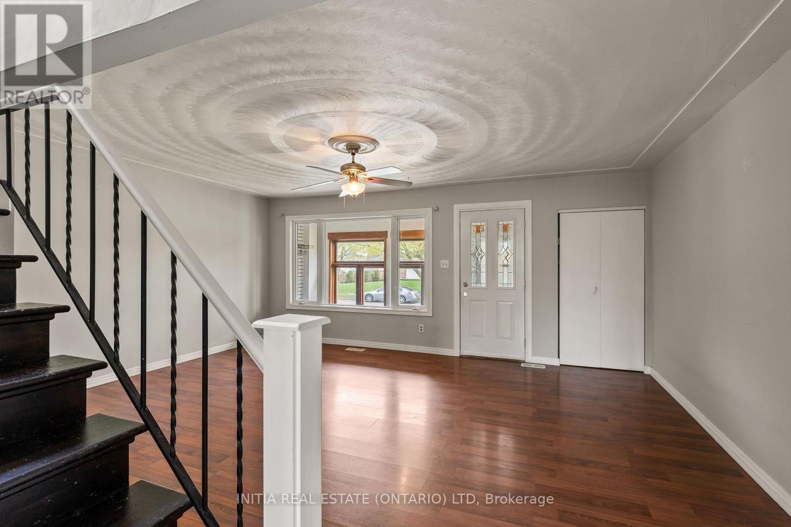 222 Elgin Crescent, Stratford, Ontario  N5A 3Z5 - Photo 4 - X12134301
