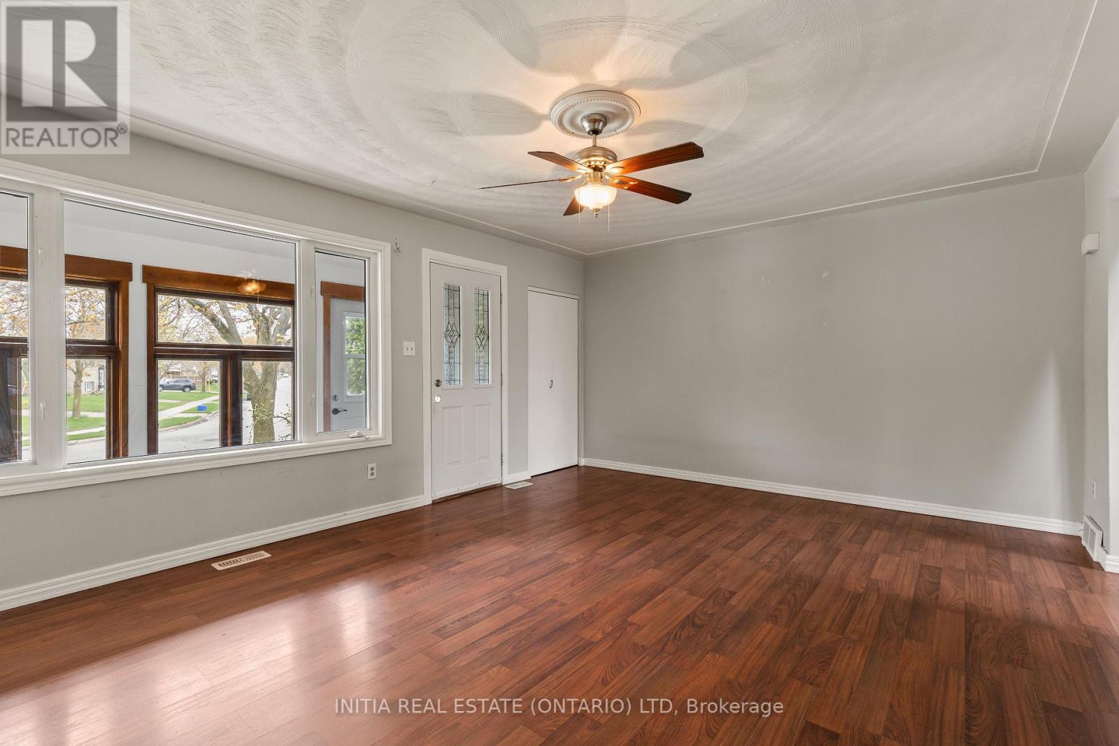 222 Elgin Crescent, Stratford, Ontario  N5A 3Z5 - Photo 5 - X12134301