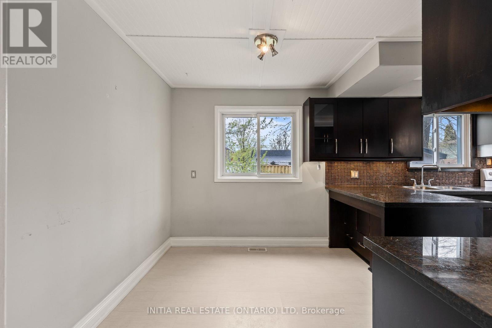 222 Elgin Crescent, Stratford, Ontario  N5A 3Z5 - Photo 8 - X12134301