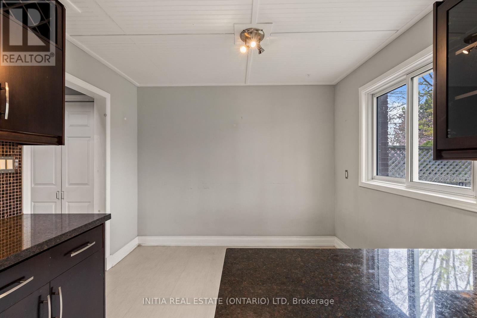 222 Elgin Crescent, Stratford, Ontario  N5A 3Z5 - Photo 9 - X12134301
