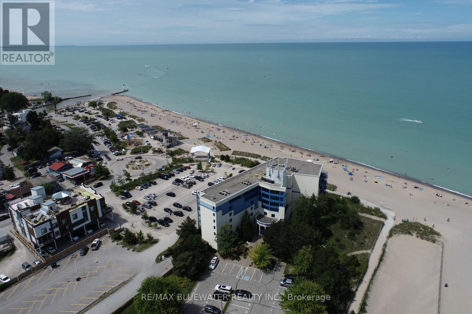 10372 Sherwood Crescent, Lambton Shores, Ontario  N0M 1T0 - Photo 47 - X12134317