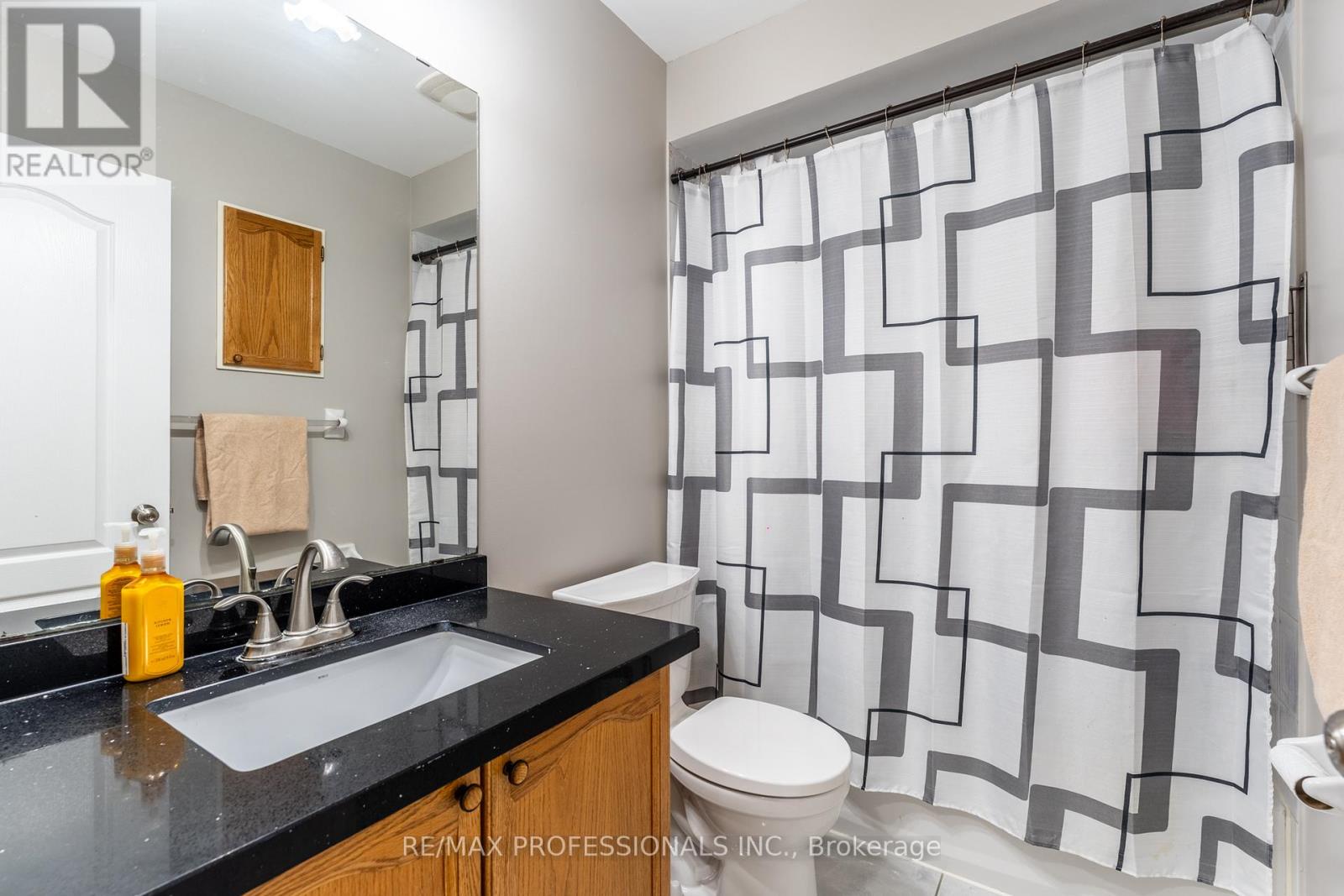 96 Lake Louise Drive, Brampton, Ontario  L6X 4Y6 - Photo 15 - W12133797