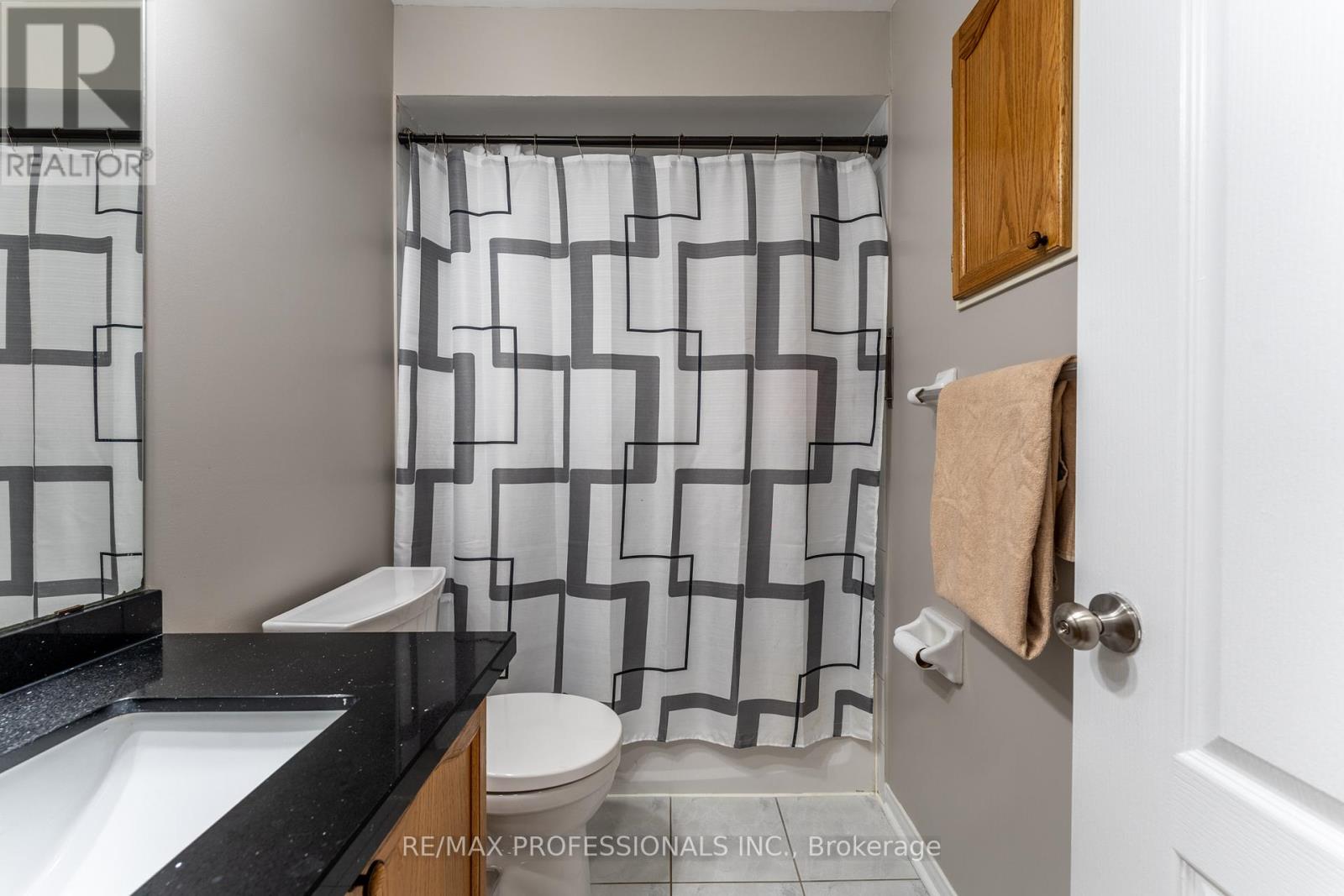 96 Lake Louise Drive, Brampton, Ontario  L6X 4Y6 - Photo 16 - W12133797