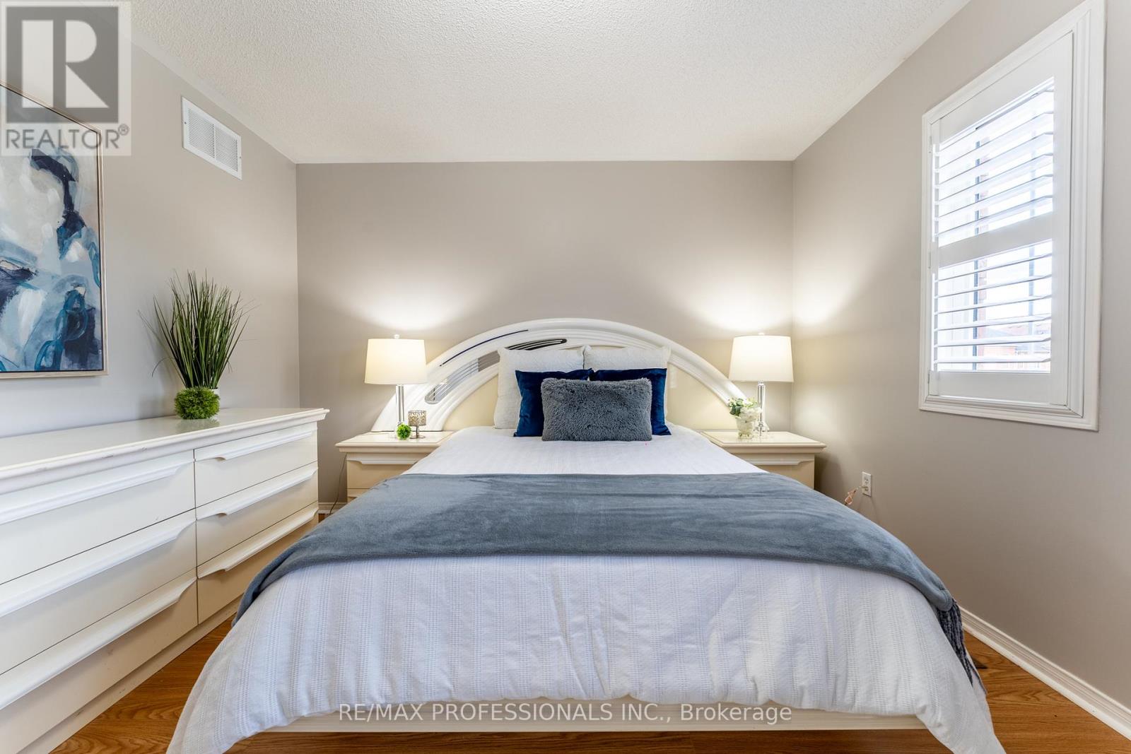 96 Lake Louise Drive, Brampton, Ontario  L6X 4Y6 - Photo 20 - W12133797