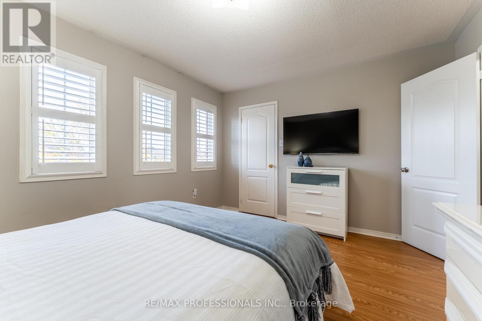 96 Lake Louise Drive, Brampton, Ontario  L6X 4Y6 - Photo 23 - W12133797