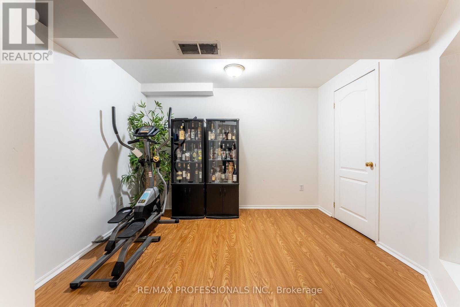96 Lake Louise Drive, Brampton, Ontario  L6X 4Y6 - Photo 24 - W12133797