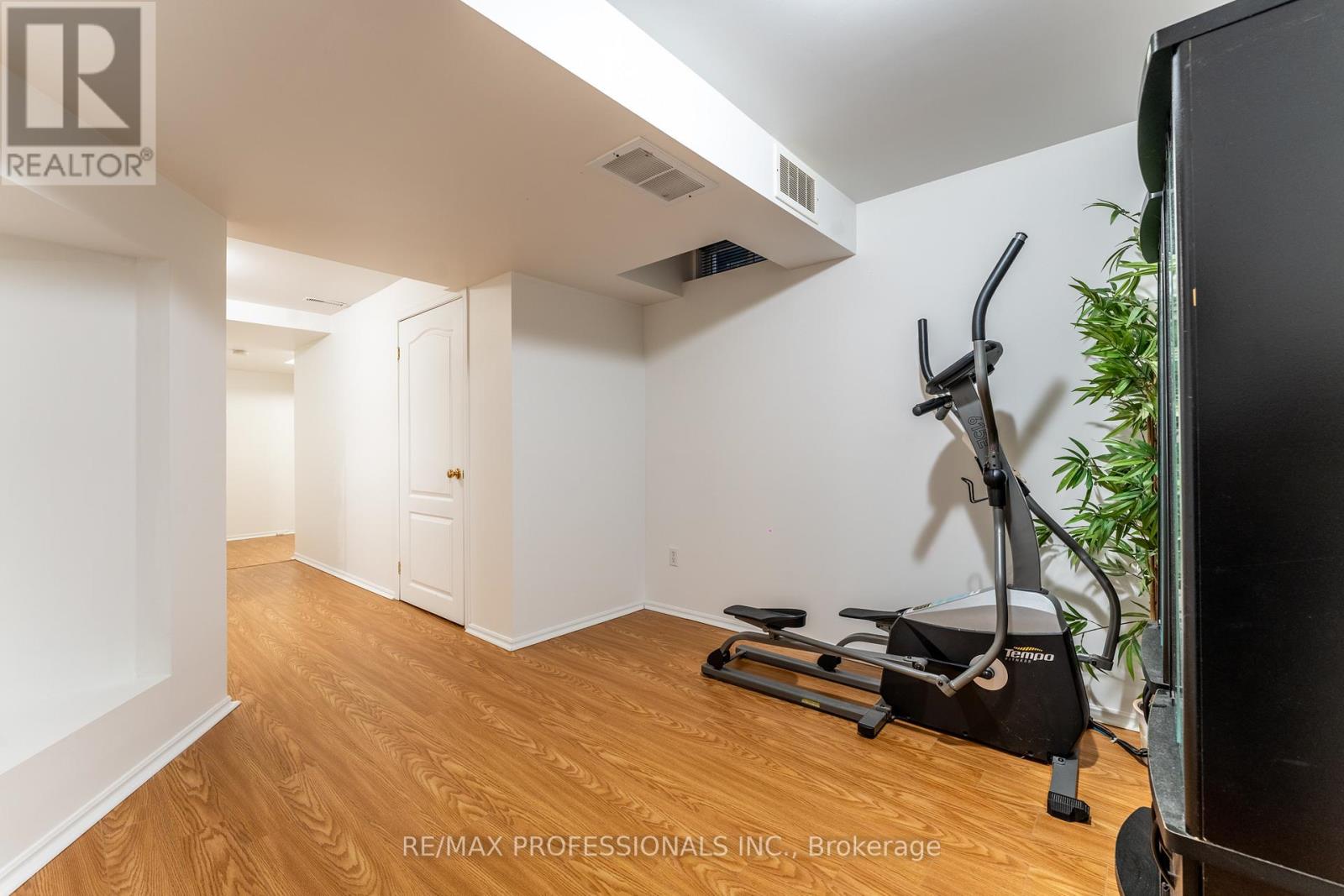 96 Lake Louise Drive, Brampton, Ontario  L6X 4Y6 - Photo 26 - W12133797