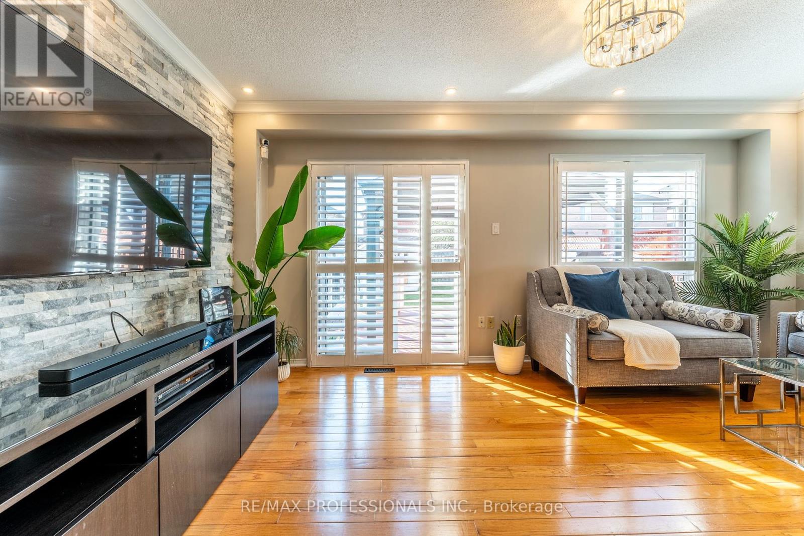 96 Lake Louise Drive, Brampton, Ontario  L6X 4Y6 - Photo 7 - W12133797