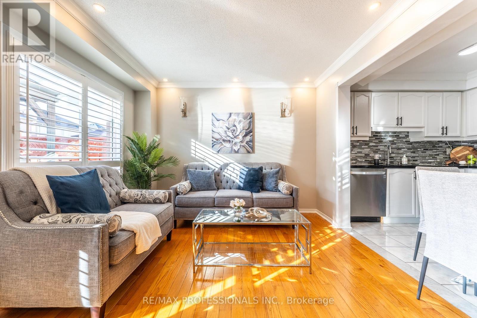 96 Lake Louise Drive, Brampton, Ontario  L6X 4Y6 - Photo 8 - W12133797