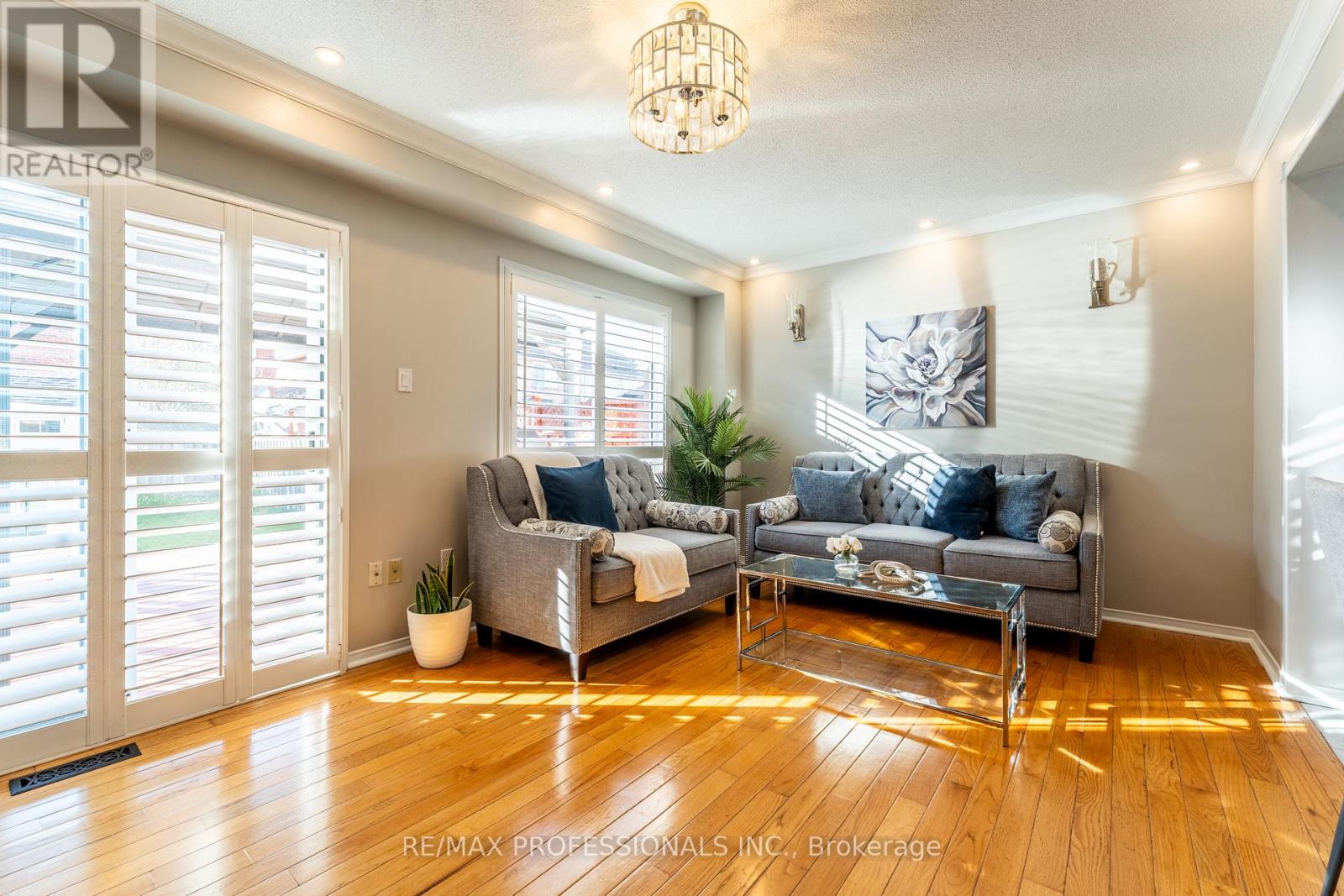 96 Lake Louise Drive, Brampton, Ontario  L6X 4Y6 - Photo 9 - W12133797