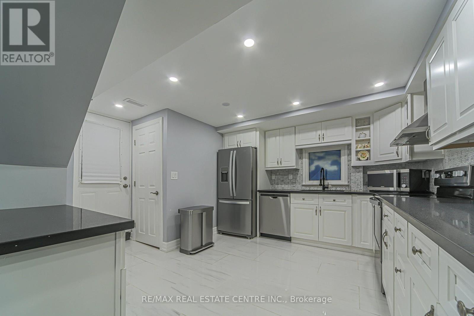 29 Linden Crescent, Brampton, Ontario  L6S 4A1 - Photo 25 - W12133801