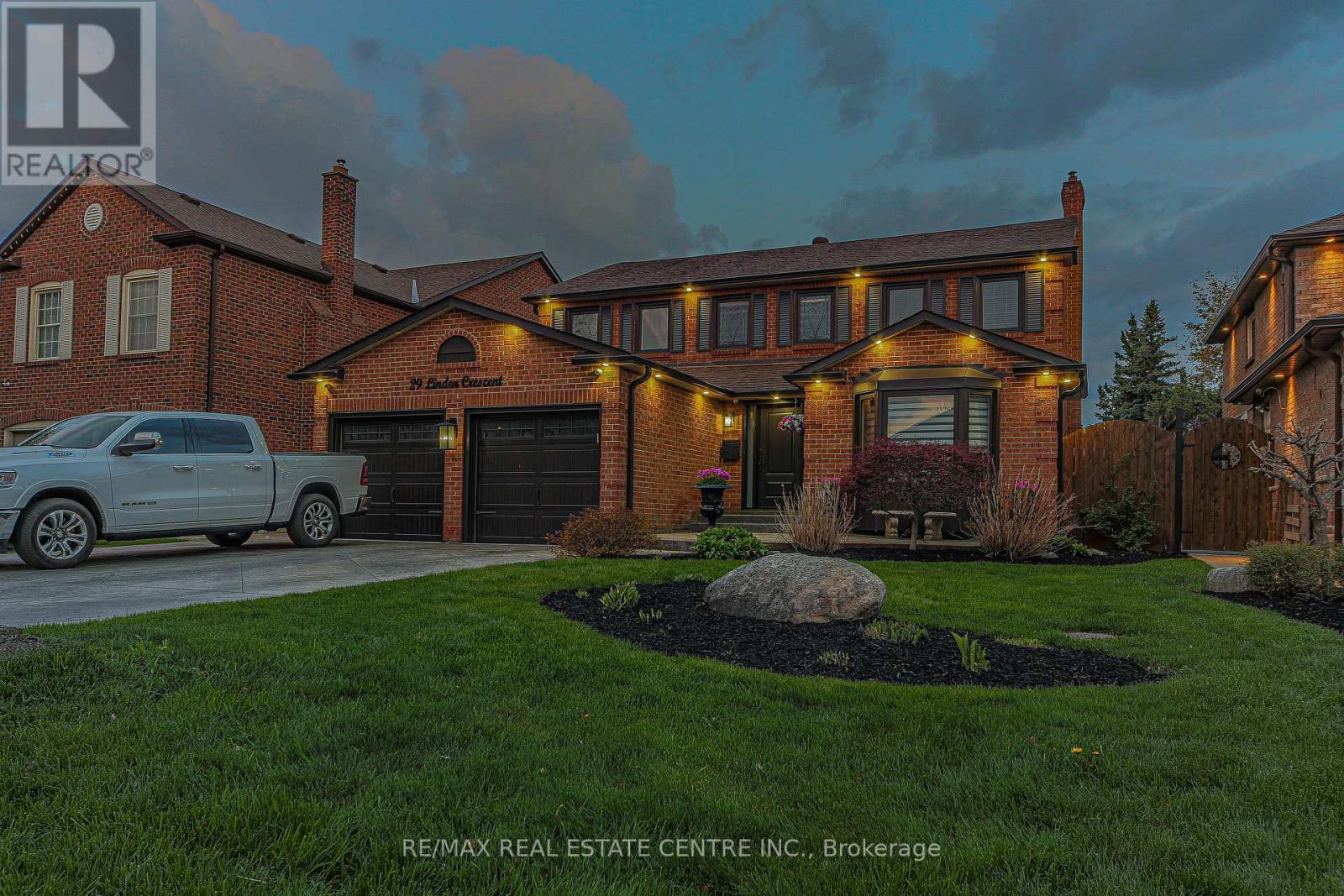 29 Linden Crescent, Brampton, Ontario  L6S 4A1 - Photo 3 - W12133801