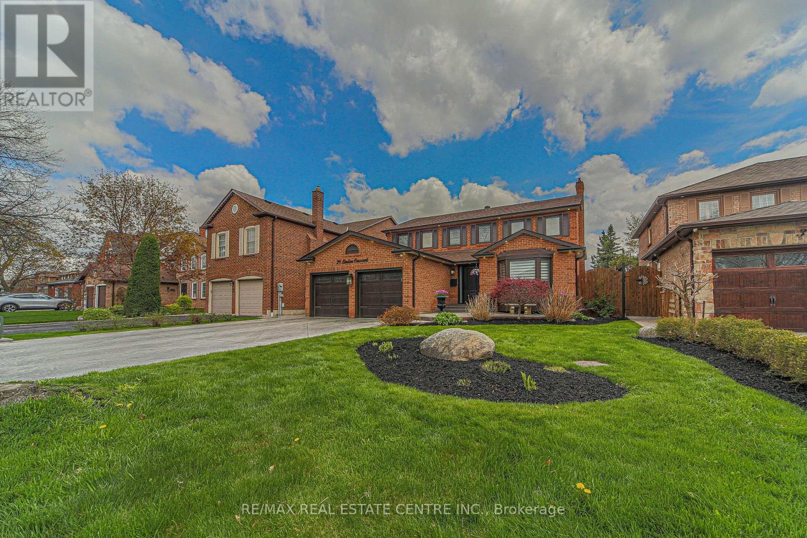 29 Linden Crescent, Brampton, Ontario  L6S 4A1 - Photo 4 - W12133801