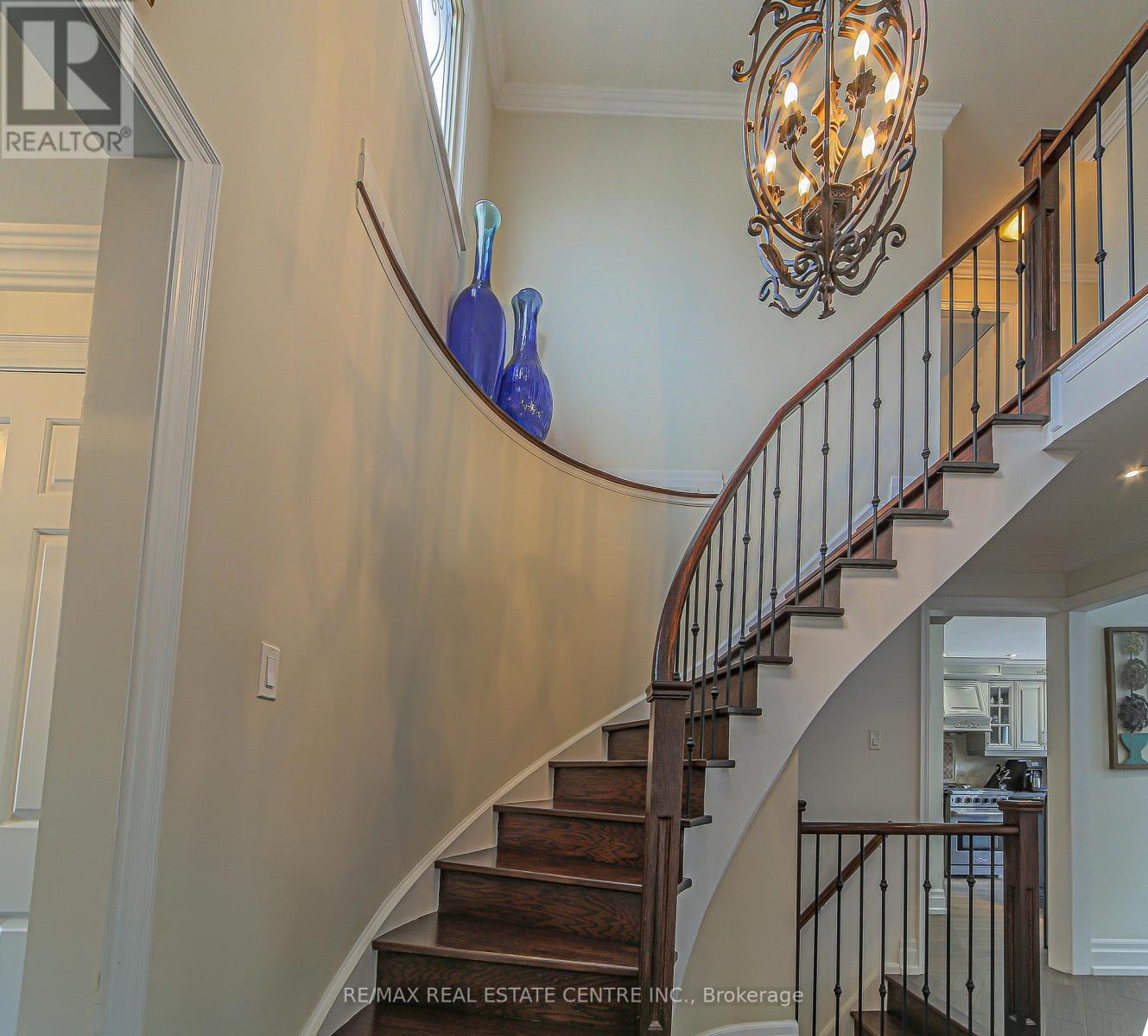 29 Linden Crescent, Brampton, Ontario  L6S 4A1 - Photo 6 - W12133801