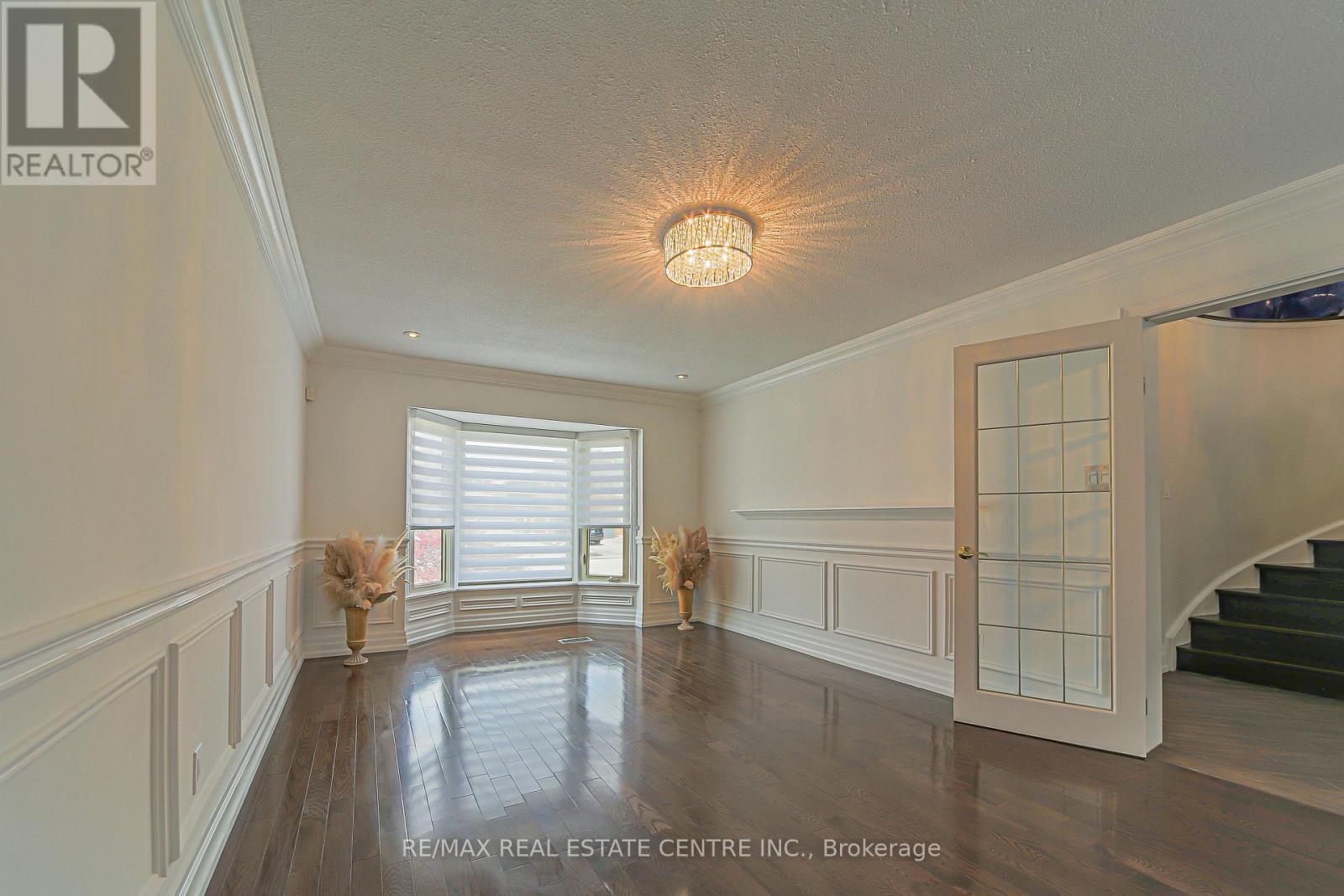 29 Linden Crescent, Brampton, Ontario  L6S 4A1 - Photo 8 - W12133801