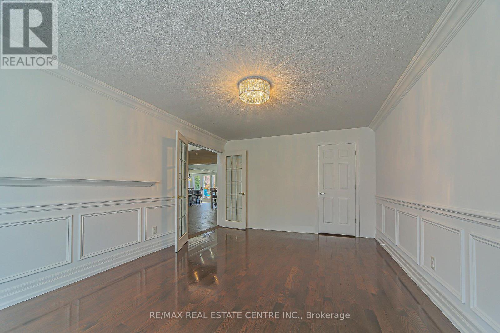 29 Linden Crescent, Brampton, Ontario  L6S 4A1 - Photo 9 - W12133801