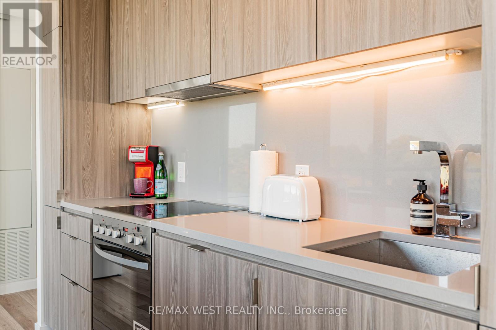 524 - 7 Smith Crescent, Toronto (Stonegate-Queensway), Ontario  M8Z 0G3 - Photo 10 - W12133886