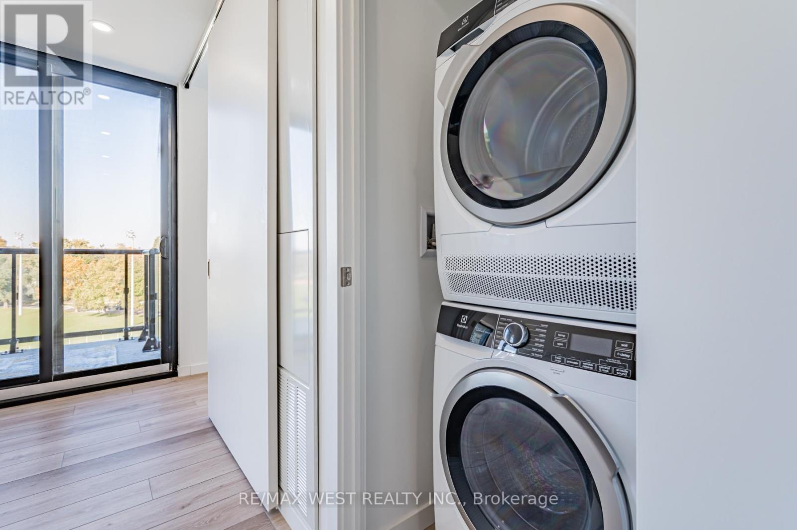 524 - 7 Smith Crescent, Toronto (Stonegate-Queensway), Ontario  M8Z 0G3 - Photo 13 - W12133886