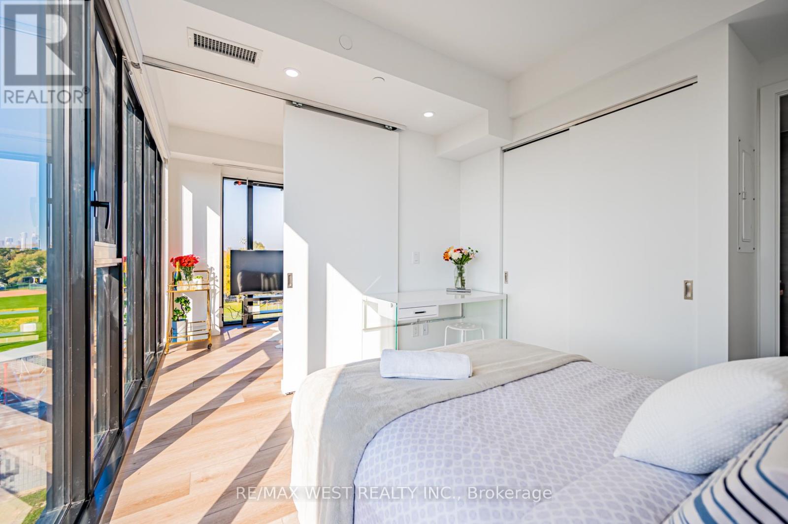 524 - 7 Smith Crescent, Toronto (Stonegate-Queensway), Ontario  M8Z 0G3 - Photo 17 - W12133886