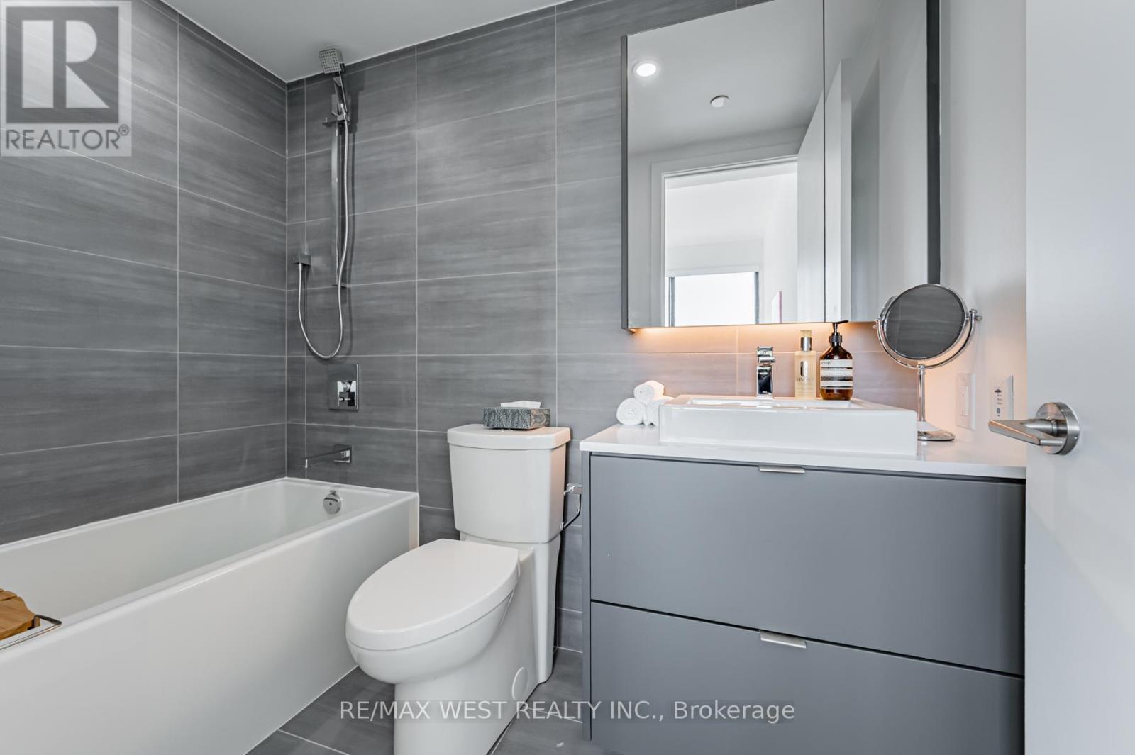 524 - 7 Smith Crescent, Toronto (Stonegate-Queensway), Ontario  M8Z 0G3 - Photo 18 - W12133886