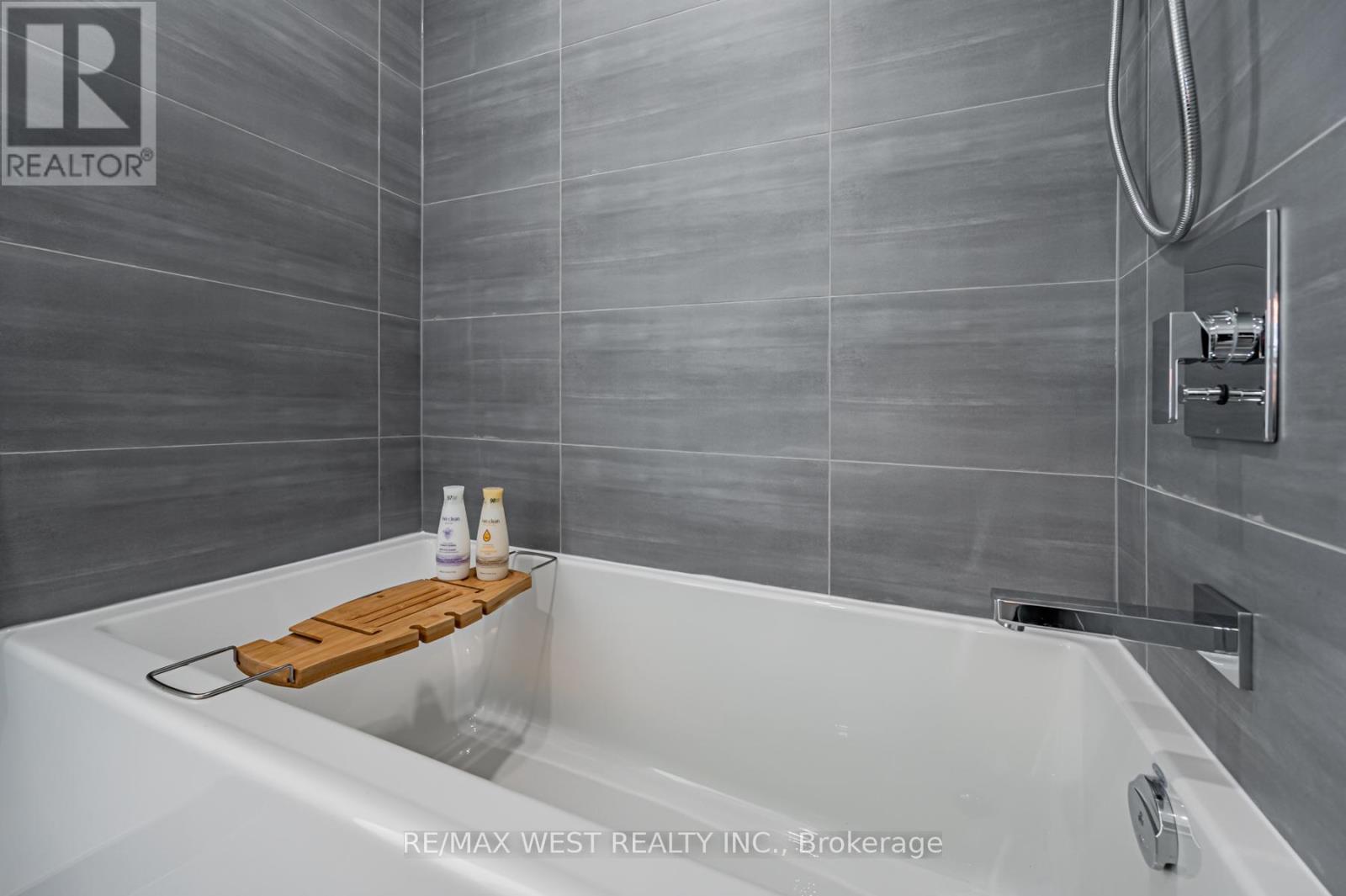 524 - 7 Smith Crescent, Toronto (Stonegate-Queensway), Ontario  M8Z 0G3 - Photo 19 - W12133886