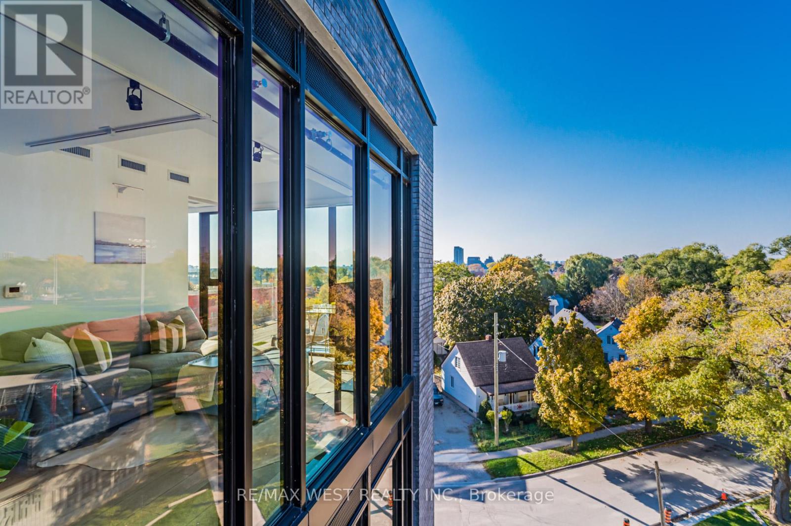 524 - 7 Smith Crescent, Toronto (Stonegate-Queensway), Ontario  M8Z 0G3 - Photo 2 - W12133886