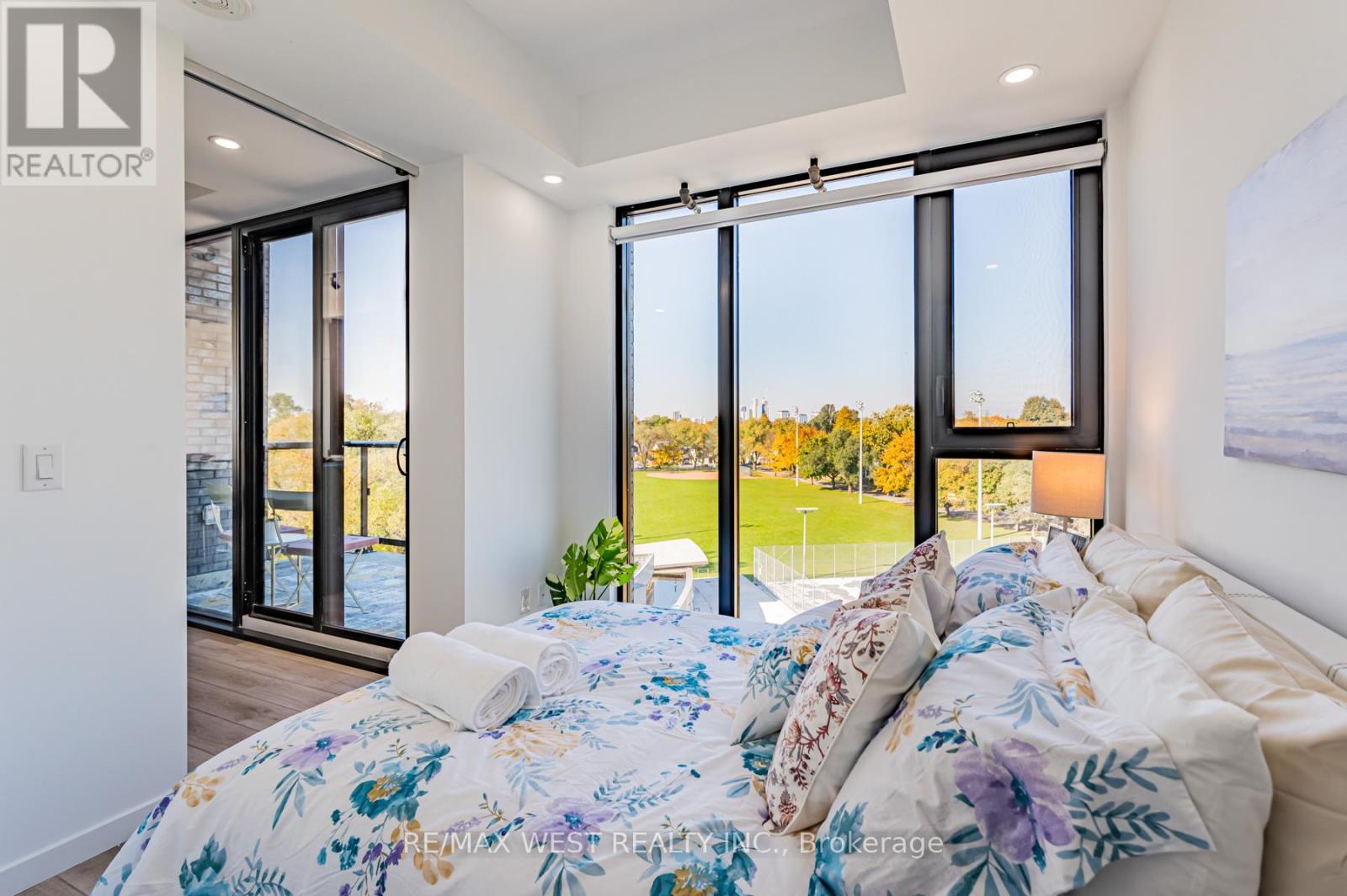 524 - 7 Smith Crescent, Toronto (Stonegate-Queensway), Ontario  M8Z 0G3 - Photo 3 - W12133886