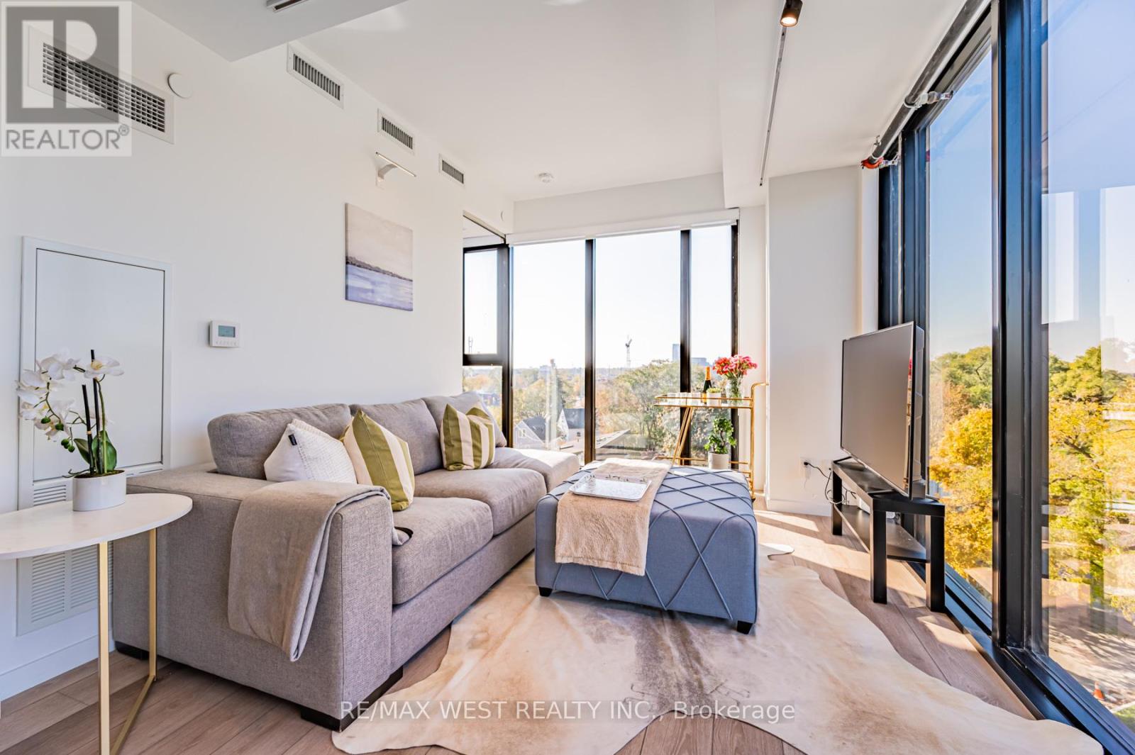 524 - 7 Smith Crescent, Toronto (Stonegate-Queensway), Ontario  M8Z 0G3 - Photo 6 - W12133886